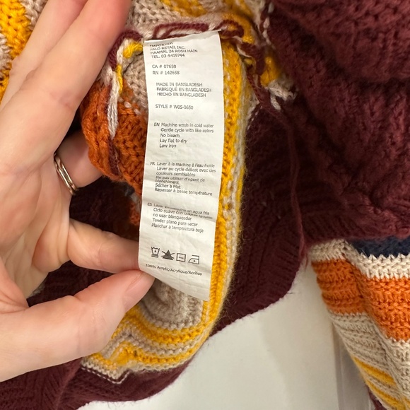 UK2LA | Long Sleeve Chevron Pattern Sweater Scallop Hem Slightly Cropped - Picture 7 of 7